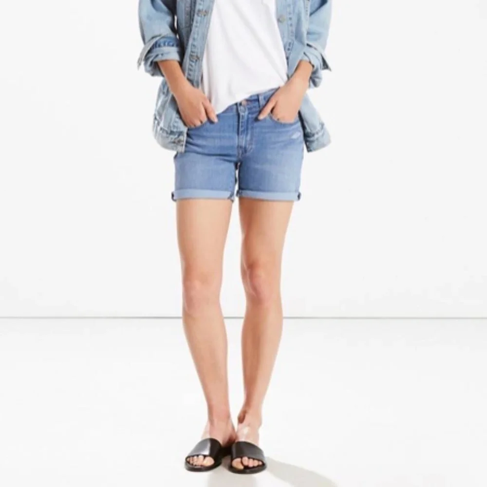 Levi's Mid-Length Women's Shorts Denim Jean Shorts Medium Wash Size 26